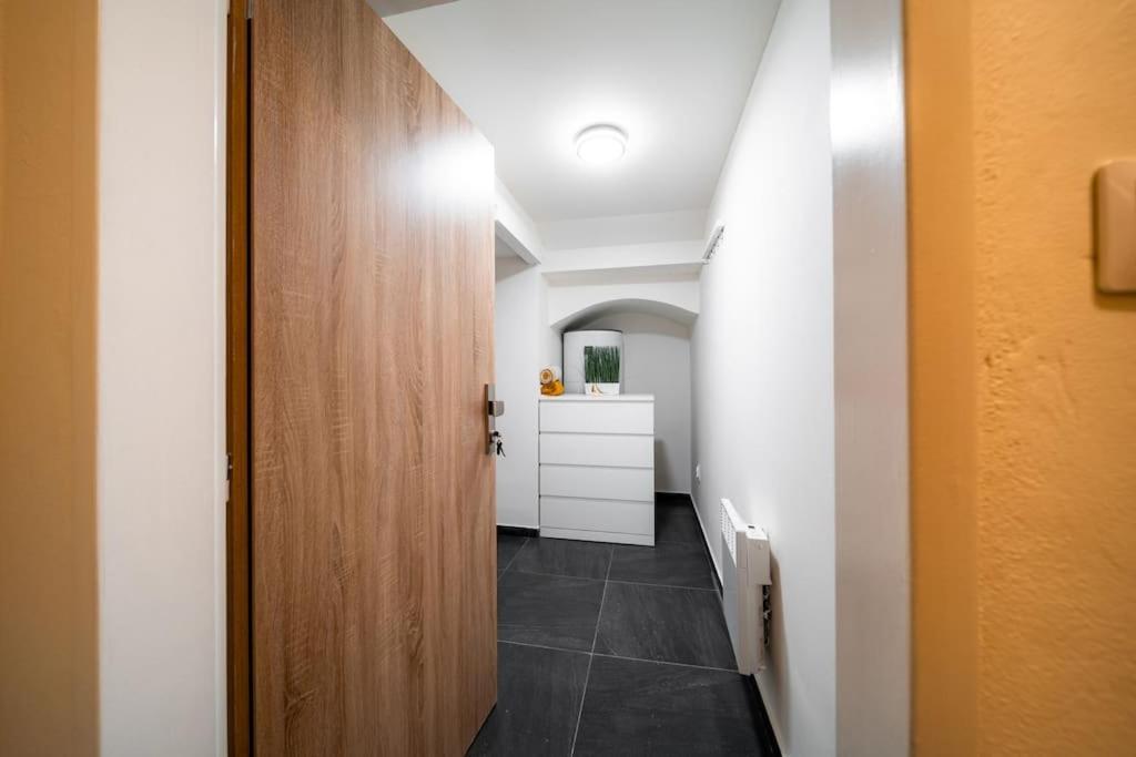 Secret Economy Studio Oasis Prague Extérieur photo